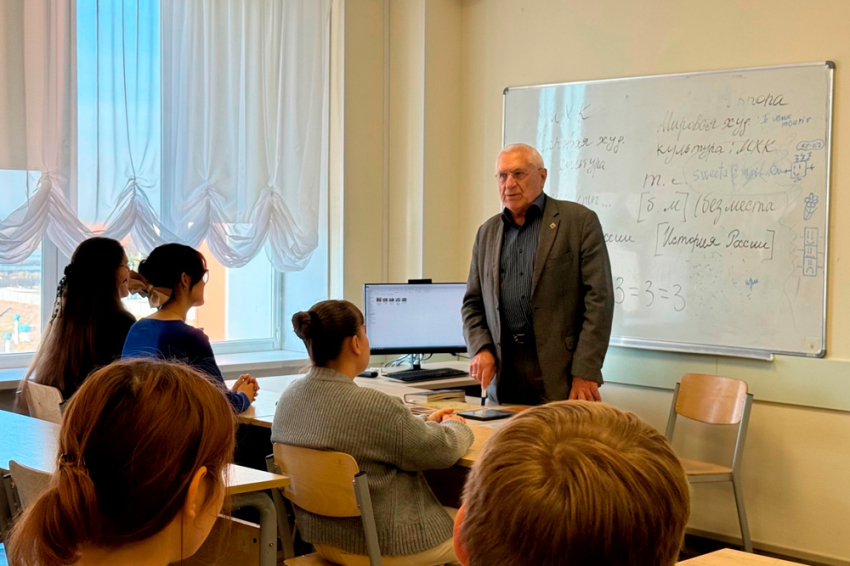 События НИУ «БелГУ» диалог с прошлым на языке кино: в ниу «белгу» прошла встреча с режиссером-документалистом николаем сологубовским
